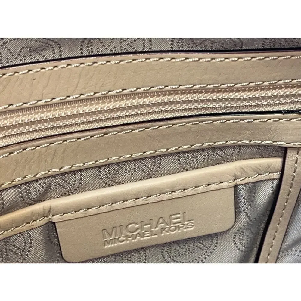 Michael Kors Jet Set  Large Brown Signature Convertible Messenger Cross-body Bag - Picture 11 of 16